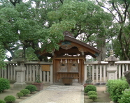 小楠公墓地とクスノキ